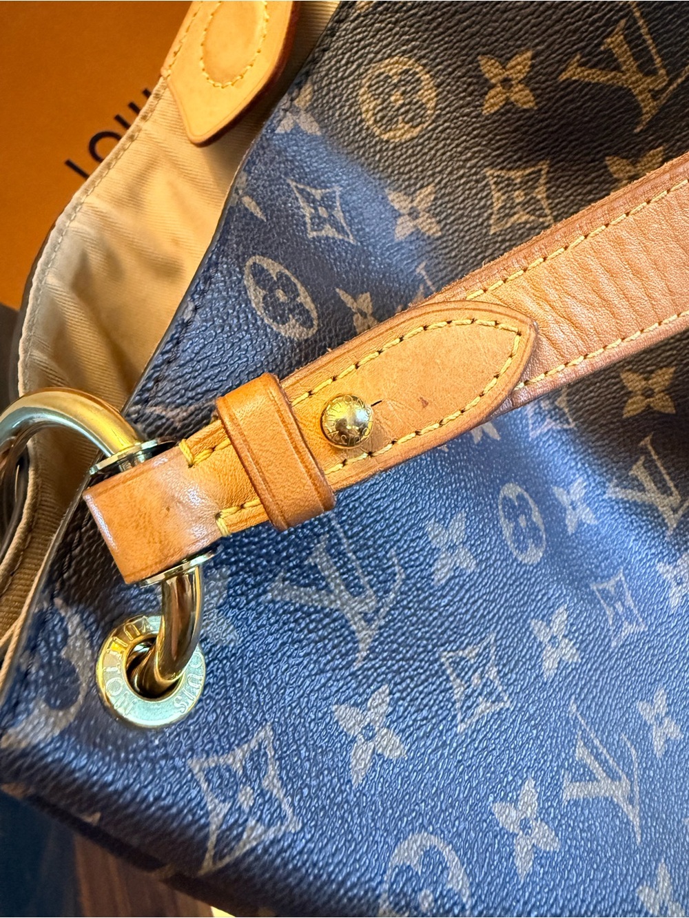 Louis Vuitton Graceful PM Monogram Shoulder Bag - Picture 11 of 12